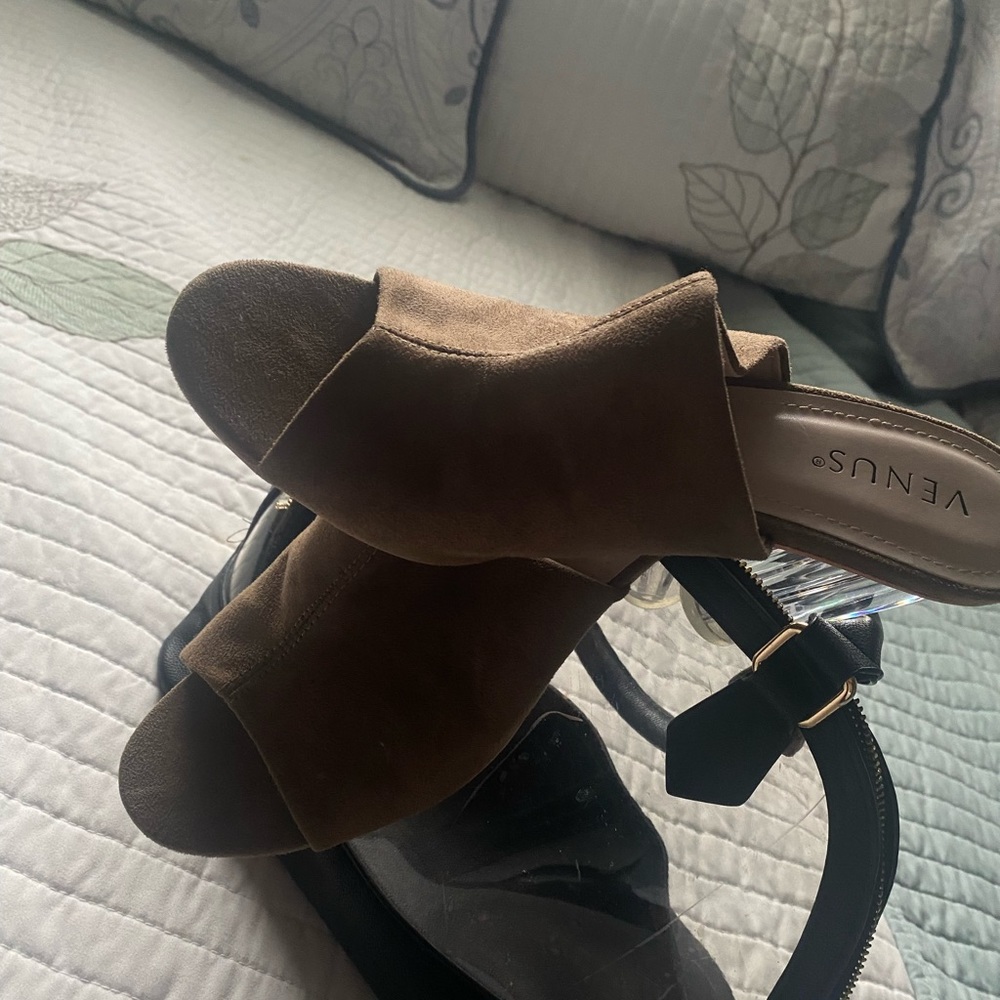 Taupe shade shoe . Clear heal